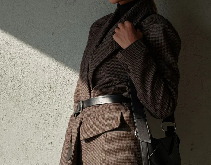 Minimalist leather shoulder bag model