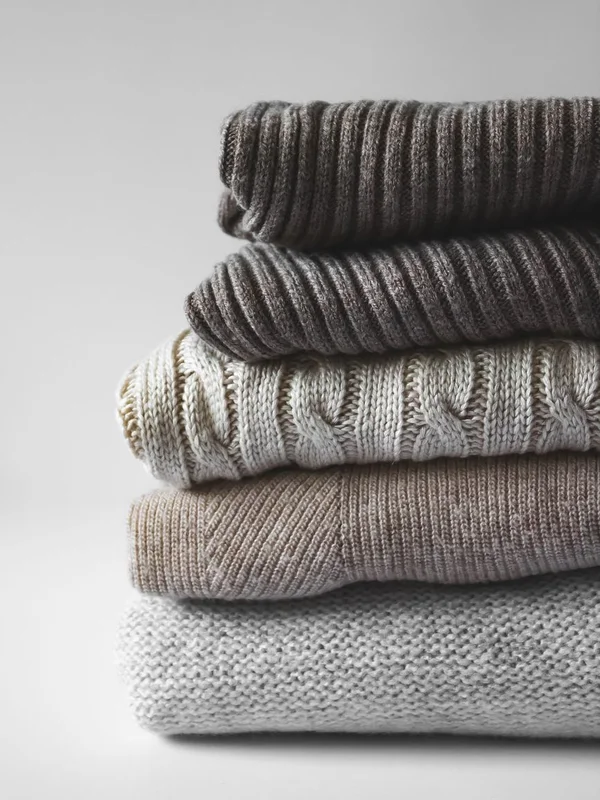 Heritage Cable-Knit V-Neck alternate view