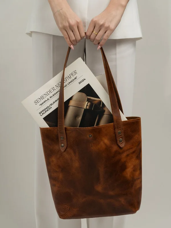 Calfskin Daily Tote in smooth vegetable-tanned leather